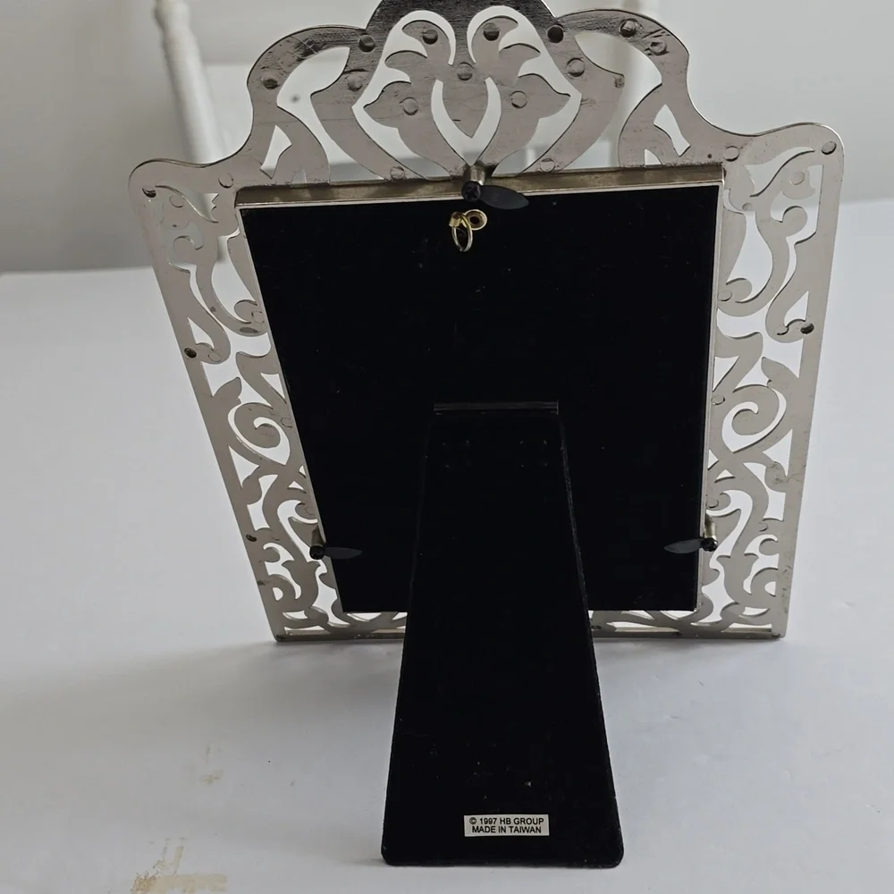 Vintage 1997 Scrolled Metal 5x7 Silver Color Picture Frame Easel Hang Display